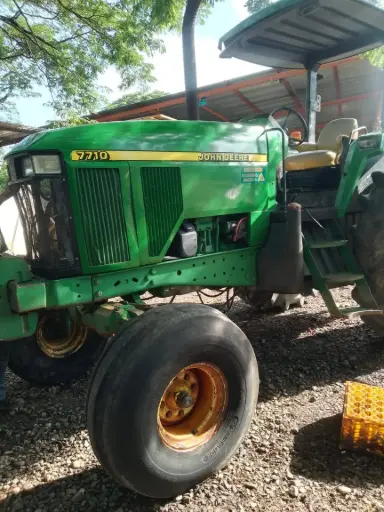 TRACTOR JOHN DEERE 7710 4X2 2004